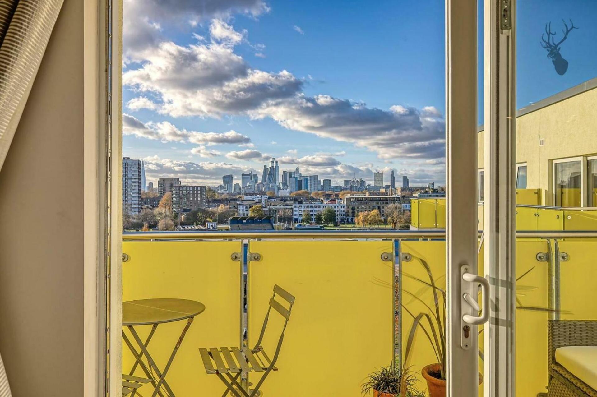 Apartment Sun Filled 2bd Flat With Views Mile End *